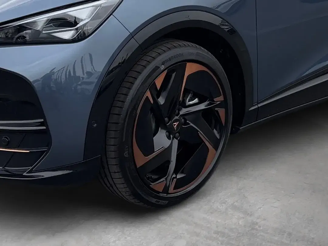 CUPRA Tavascan - Thumbnail 8
