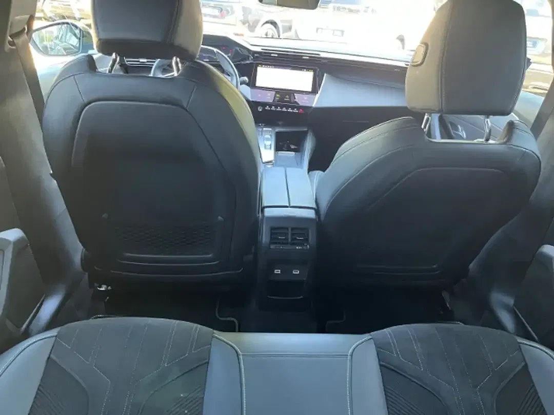 Peugeot 408 - Thumbnail 8