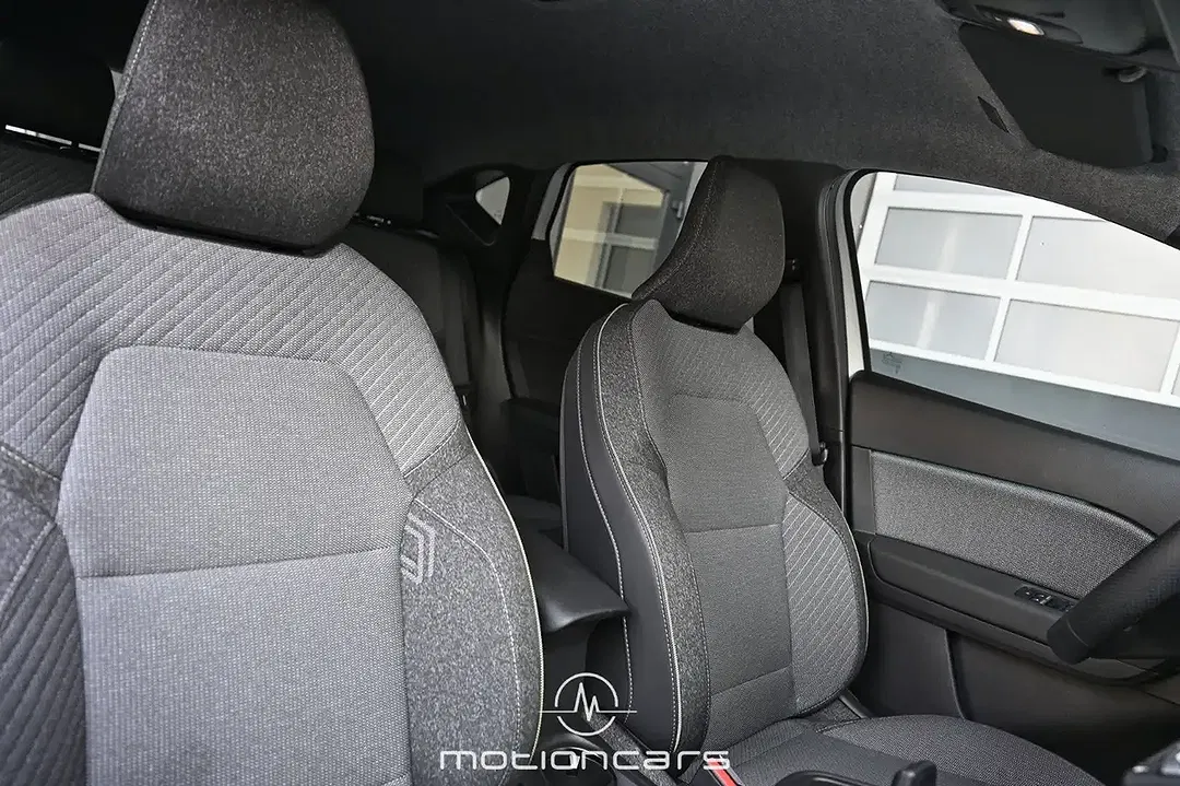 Renault Captur - Thumbnail 23