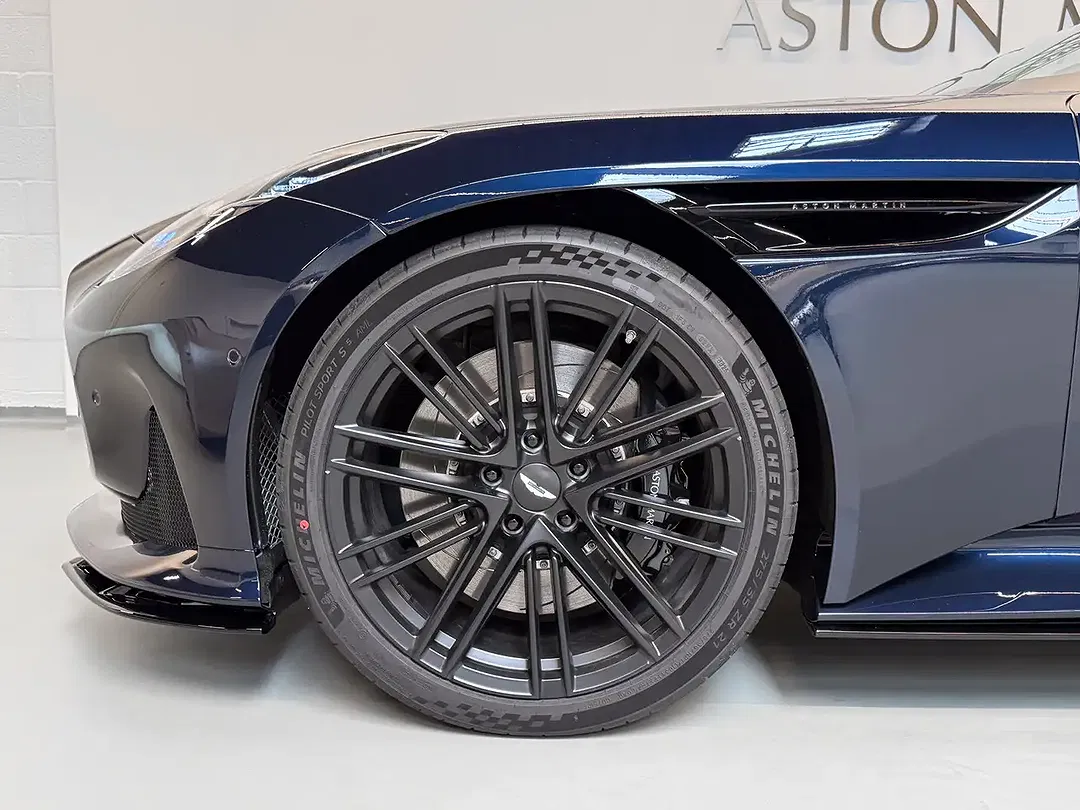 Aston Martin DB12 - Thumbnail 11