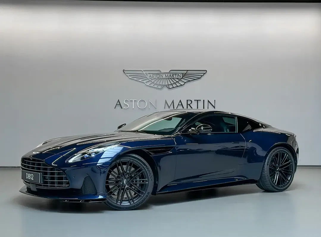Aston Martin DB12 - Thumbnail 3
