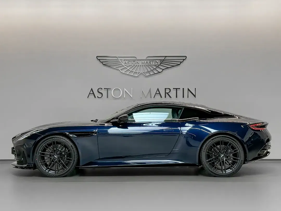 Aston Martin DB12 - Thumbnail 4