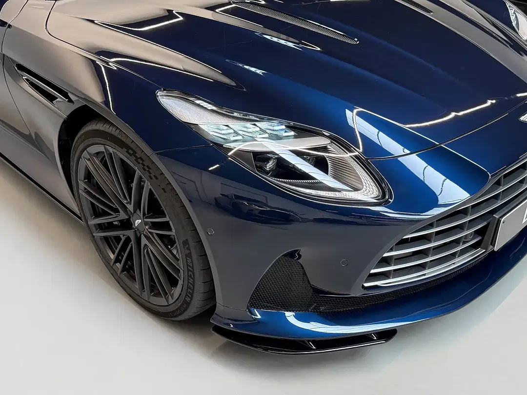Aston Martin DB12 - Thumbnail 7