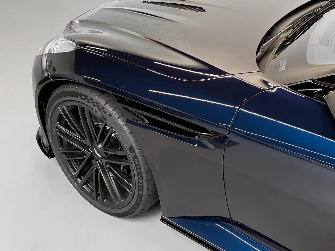 Aston Martin DB12 - Thumbnail 9