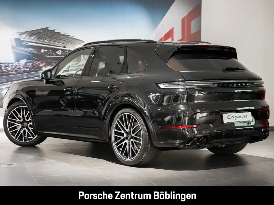 Porsche Cayenne - Thumbnail 3