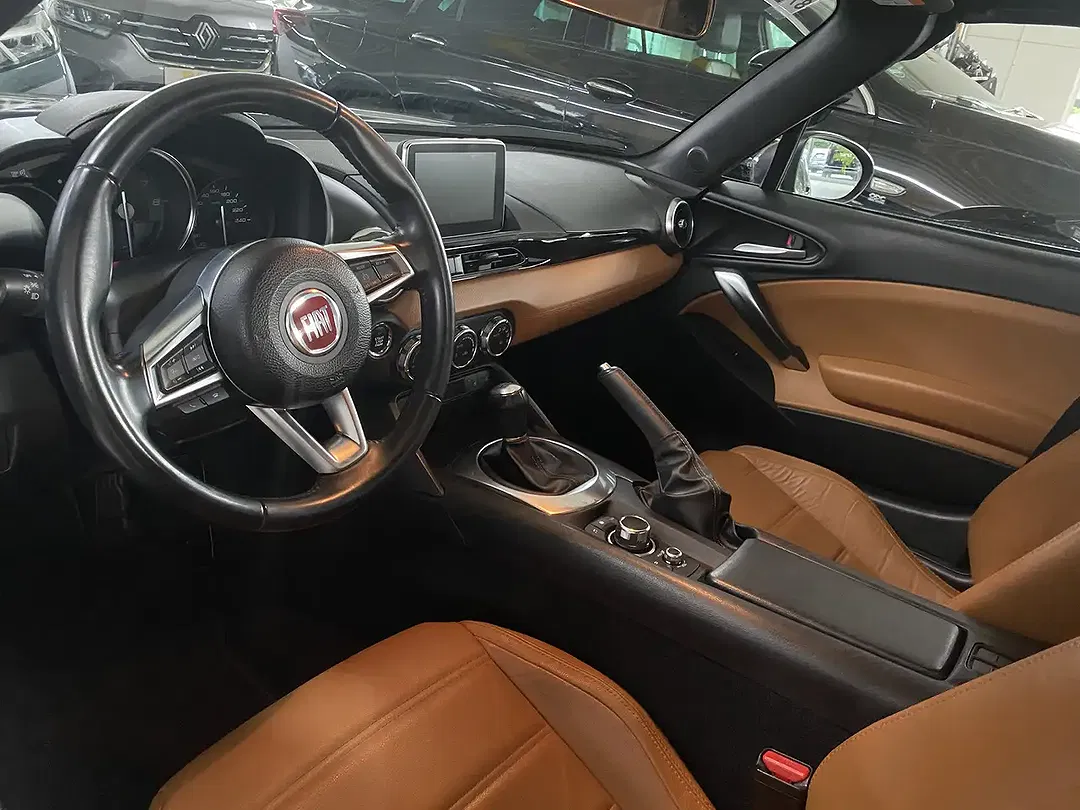 Fiat 124 Spider - Thumbnail 11