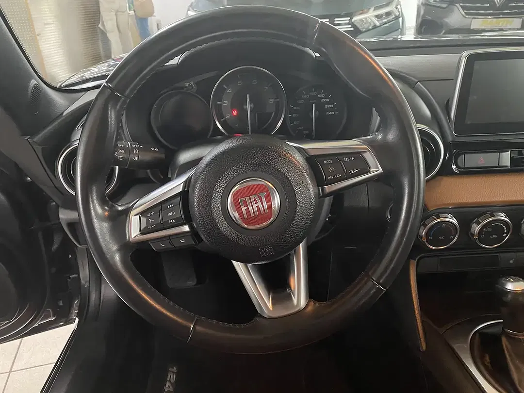 Fiat 124 Spider - Thumbnail 12