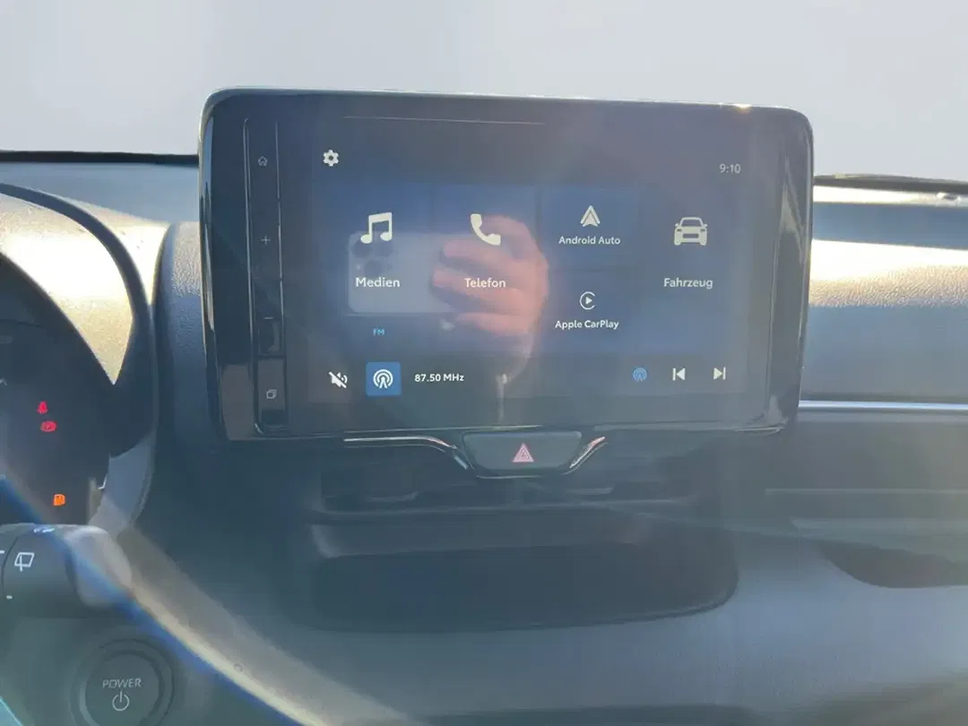 Toyota Yaris - Thumbnail 8