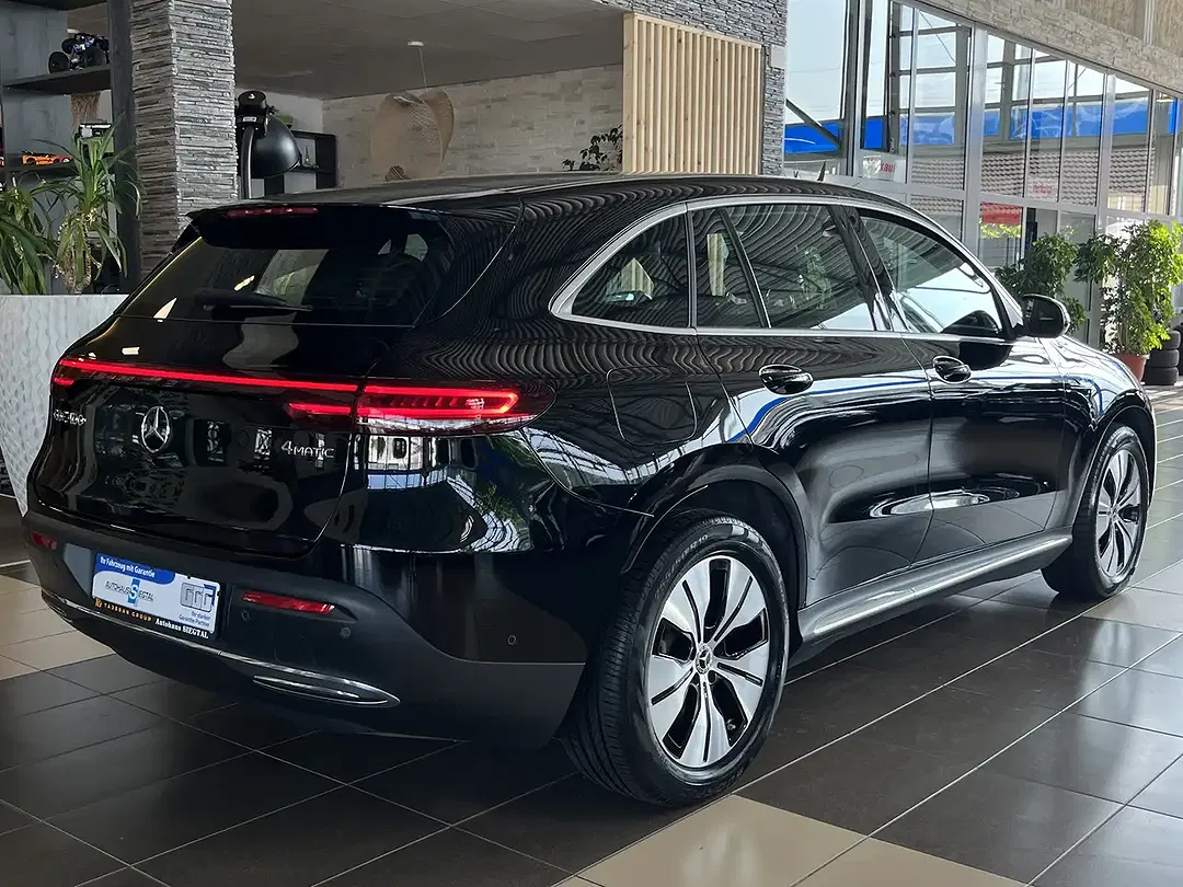 Mercedes-Benz EQC 400 - Thumbnail 8