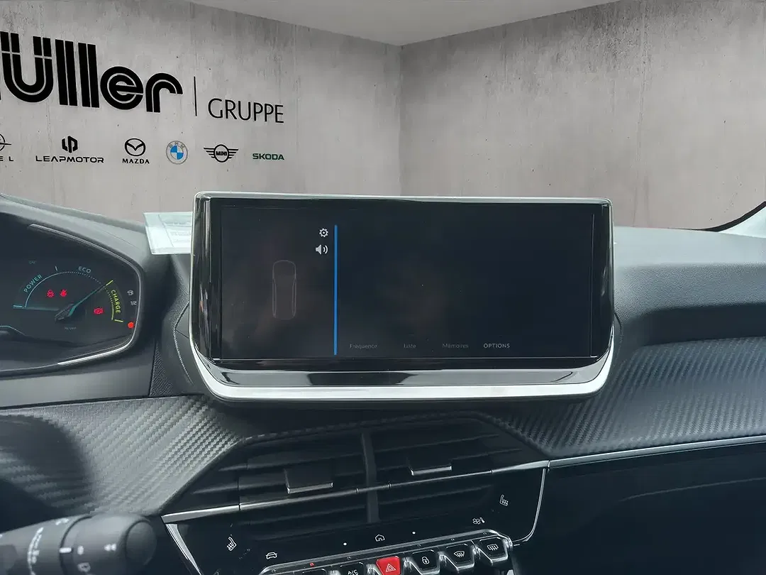 Peugeot 208 - Thumbnail 12