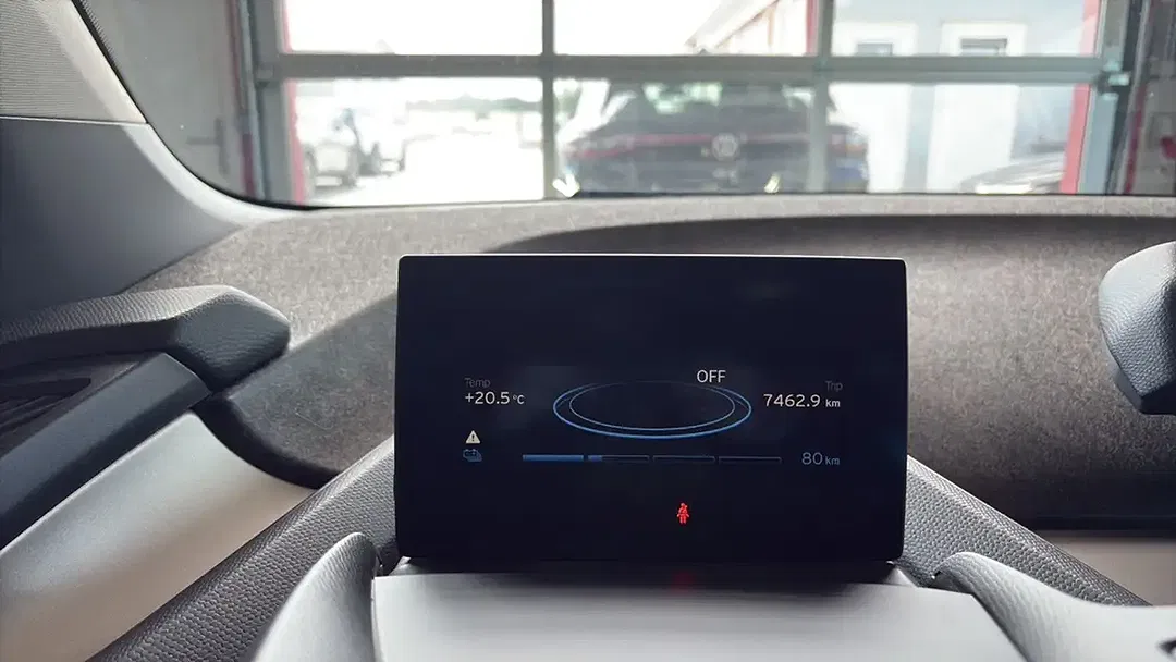BMW i3 - Thumbnail 11