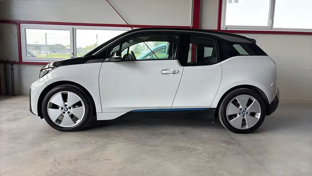 BMW i3 - Thumbnail 3