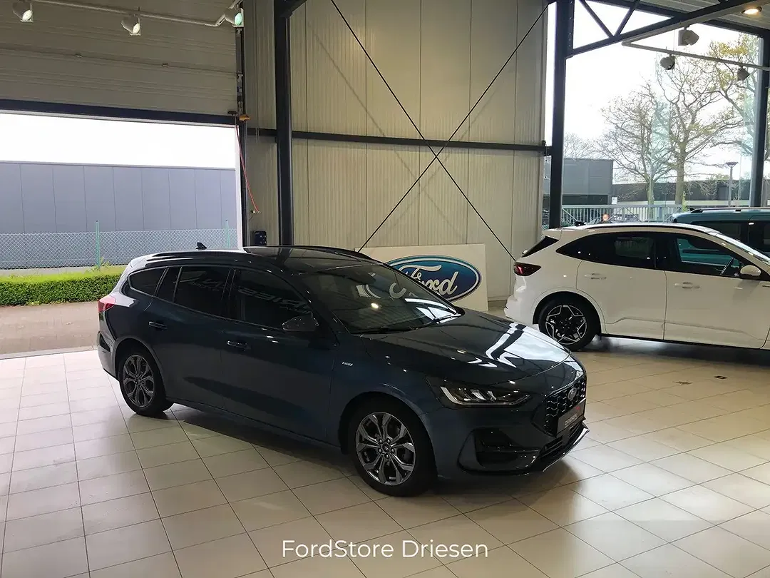 Ford Focus - Thumbnail 1