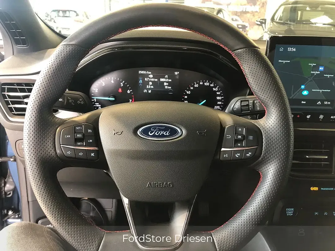 Ford Focus - Thumbnail 10