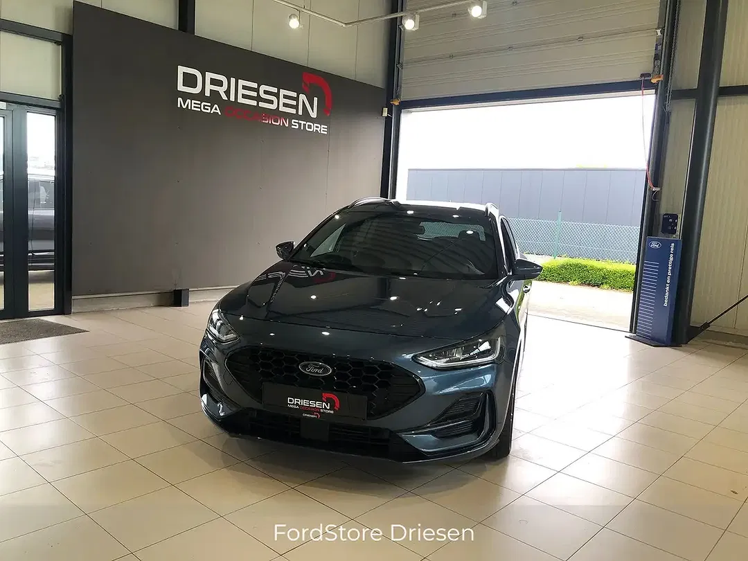 Ford Focus - Thumbnail 3