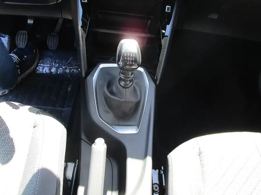 Peugeot 208 - Thumbnail 12