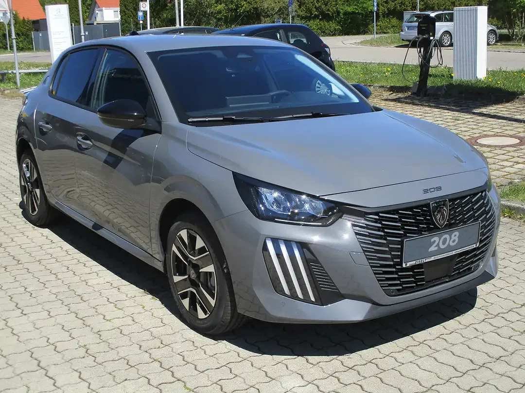 Peugeot 208 - Thumbnail 3