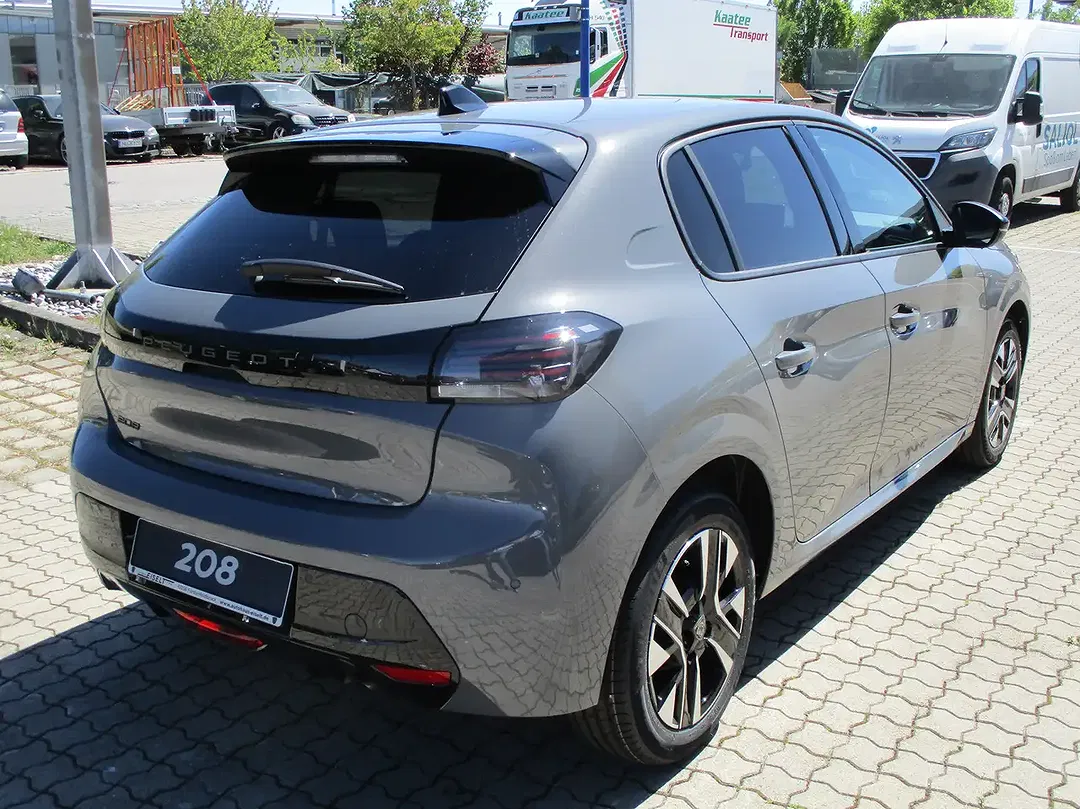 Peugeot 208 - Thumbnail 4