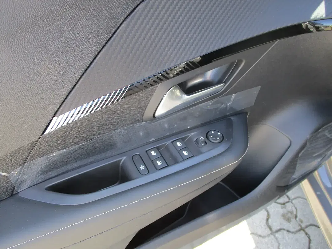 Peugeot 208 - Thumbnail 7