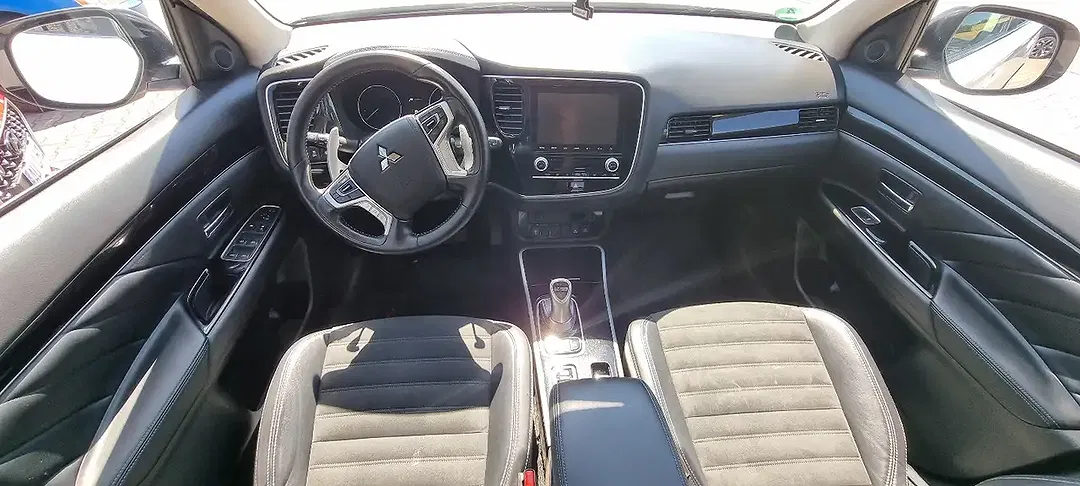 Mitsubishi Outlander - Thumbnail 12