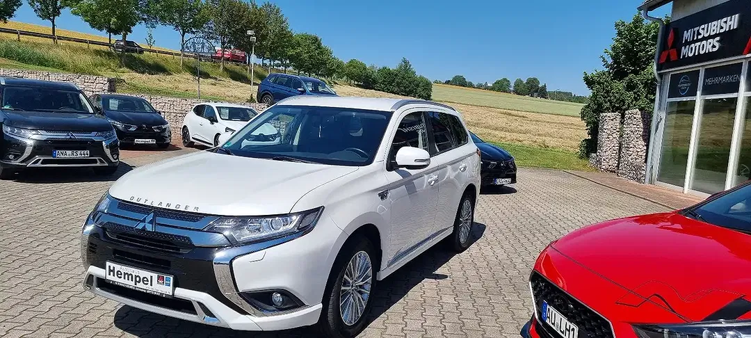Mitsubishi Outlander - Thumbnail 3