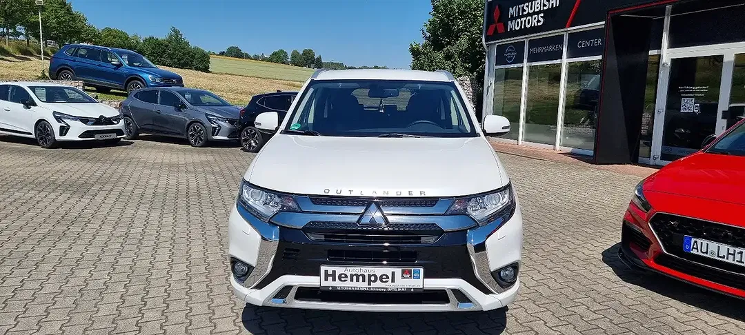 Mitsubishi Outlander - Thumbnail 4