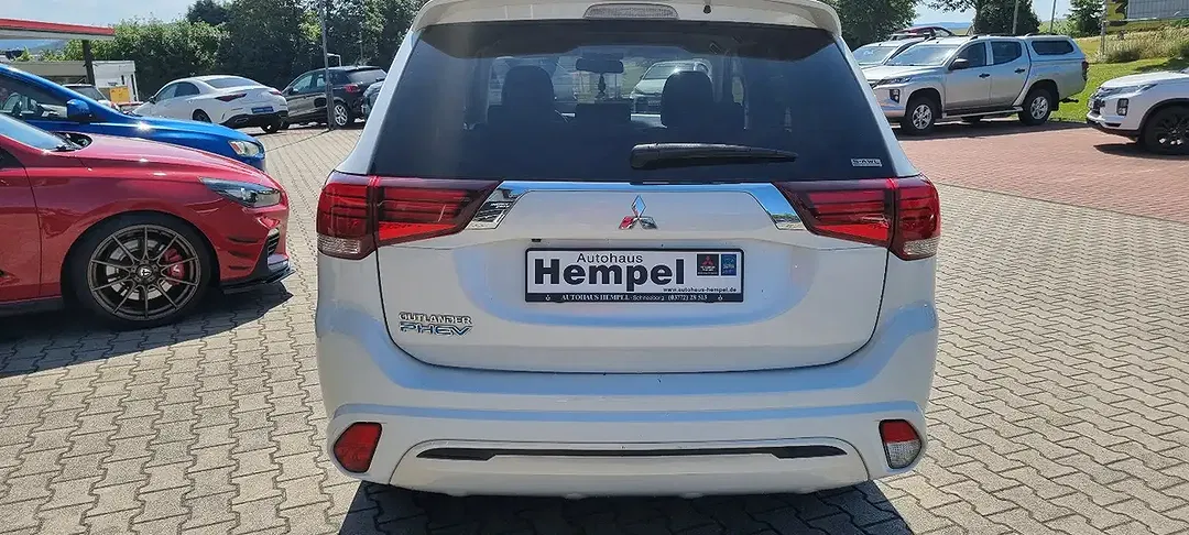 Mitsubishi Outlander - Thumbnail 6