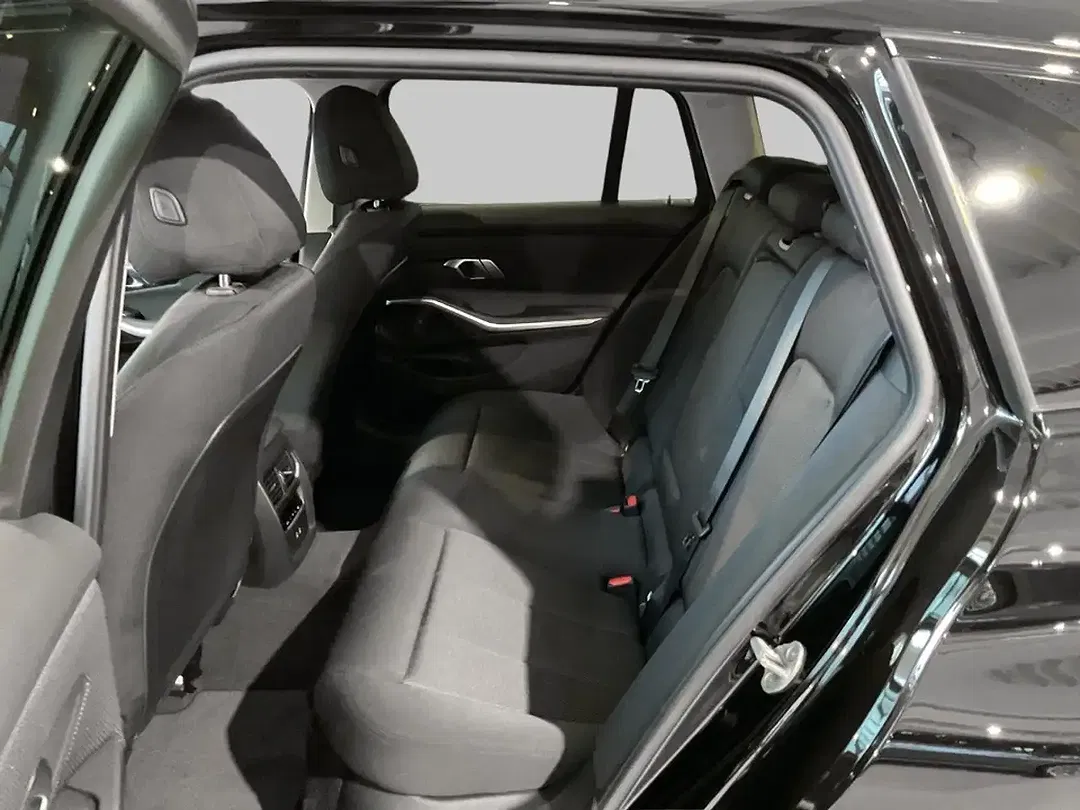 BMW 320 - Thumbnail 8
