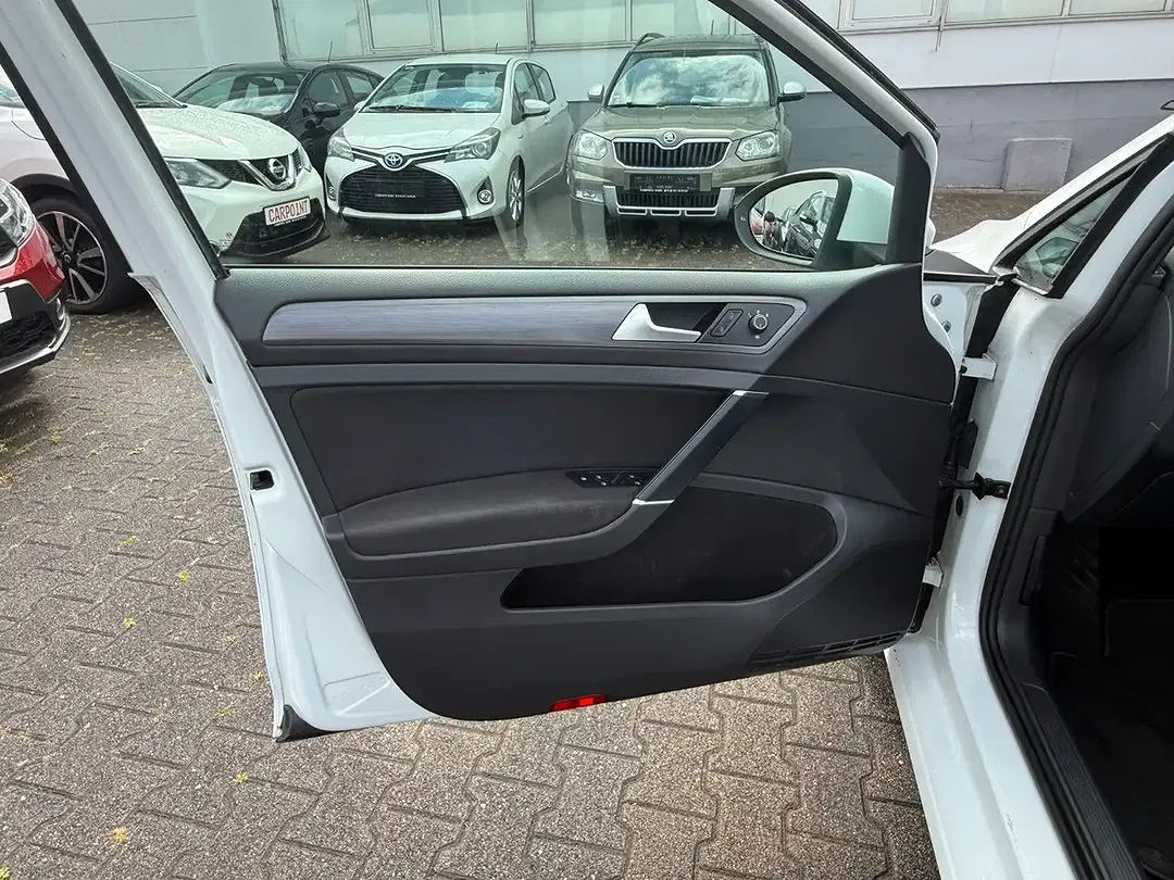 Volkswagen Golf - Thumbnail 11