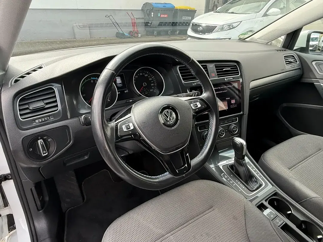 Volkswagen Golf - Thumbnail 13