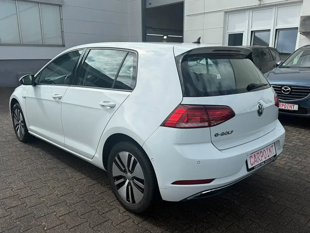 Volkswagen Golf - Thumbnail 9