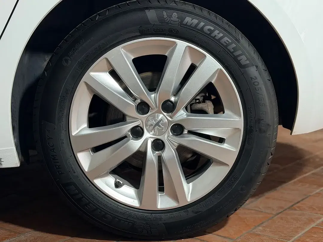 Peugeot 308 - Thumbnail 10