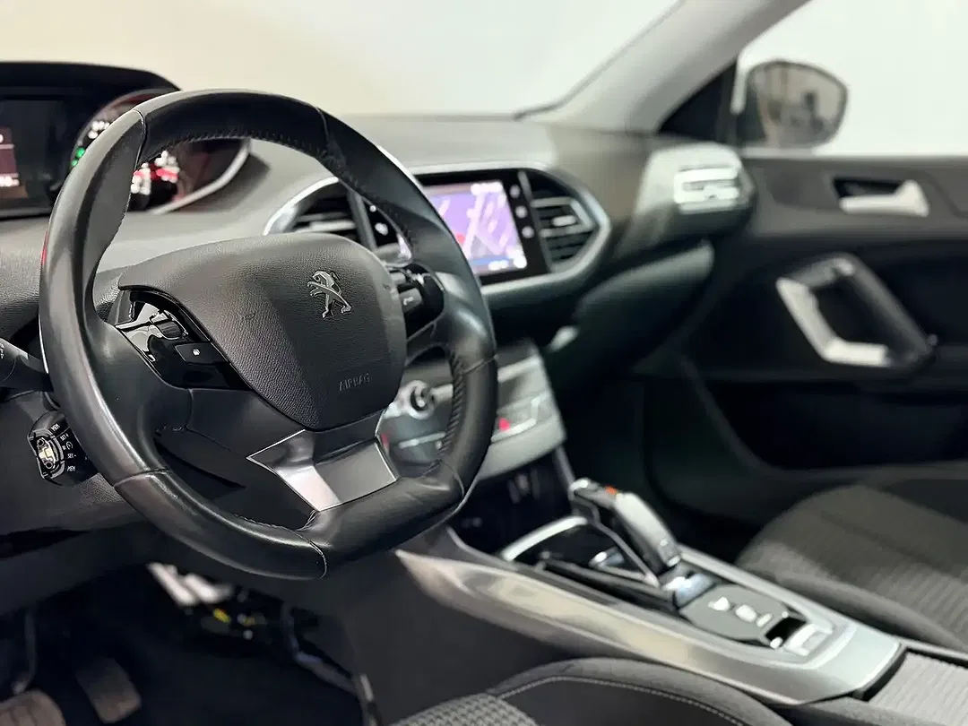 Peugeot 308 - Thumbnail 11