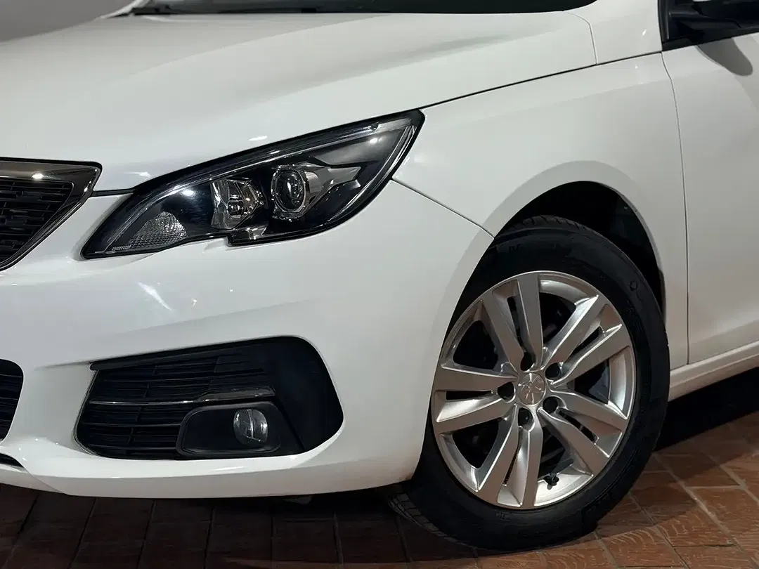 Peugeot 308 - Thumbnail 4