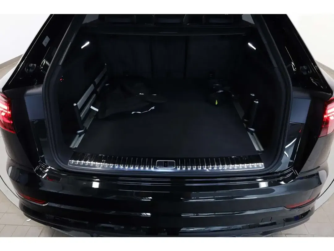 Audi Q8 - Thumbnail 11