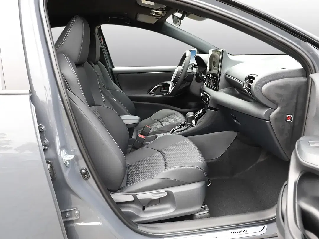 Toyota Yaris - Thumbnail 6