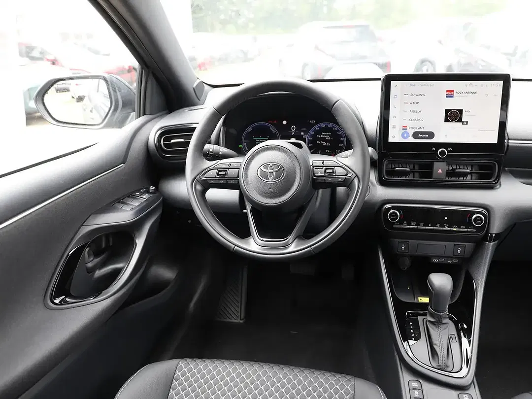 Toyota Yaris - Thumbnail 9