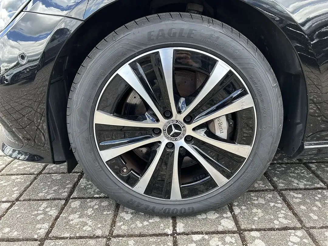 Mercedes-Benz E 300 - Thumbnail 10