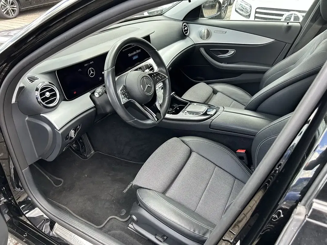 Mercedes-Benz E 300 - Thumbnail 11