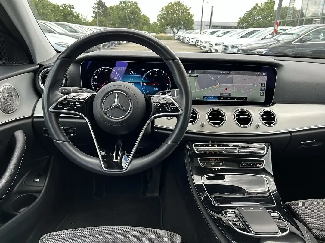 Mercedes-Benz E 300 - Thumbnail 14
