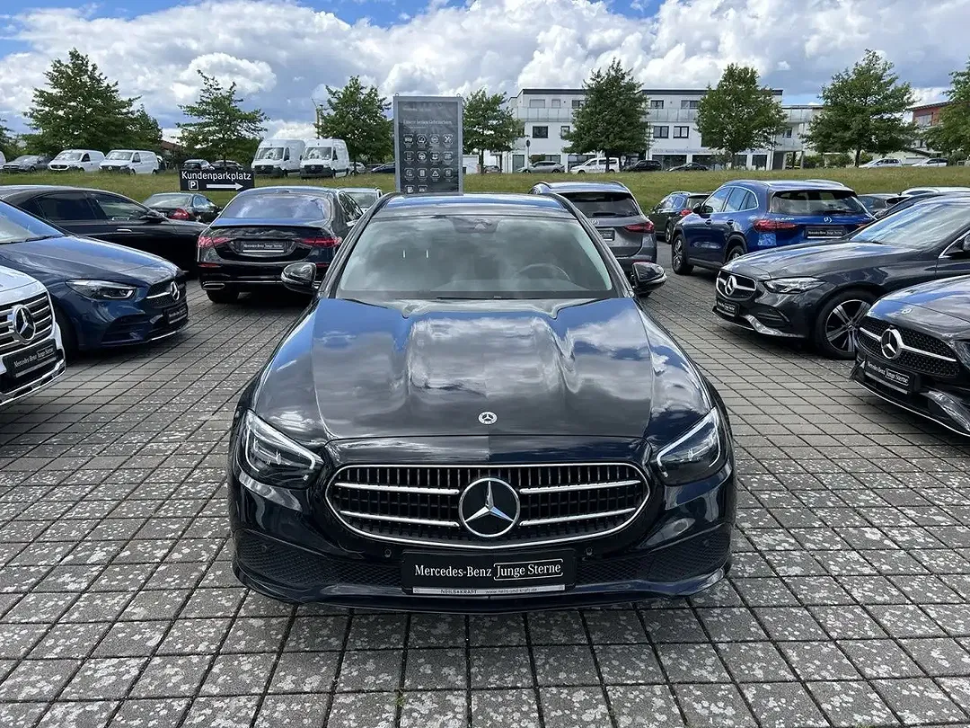 Mercedes-Benz E 300 - Thumbnail 2