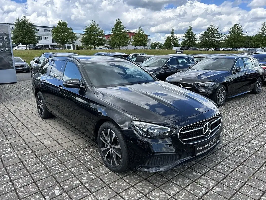 Mercedes-Benz E 300 - Thumbnail 3
