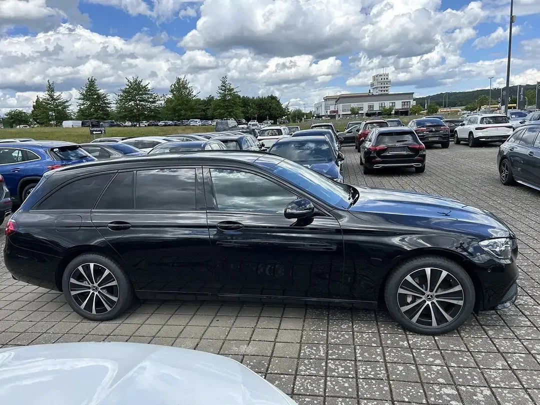 Mercedes-Benz E 300 - Thumbnail 4