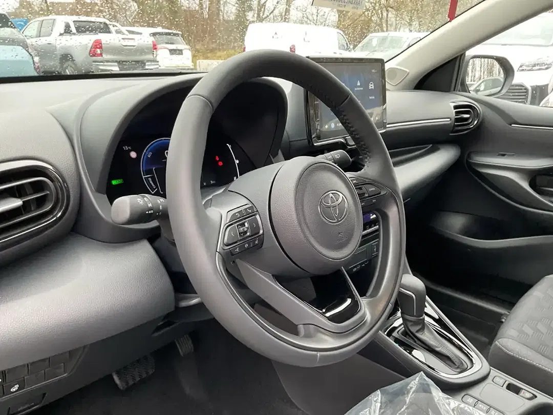 Toyota Yaris - Thumbnail 9