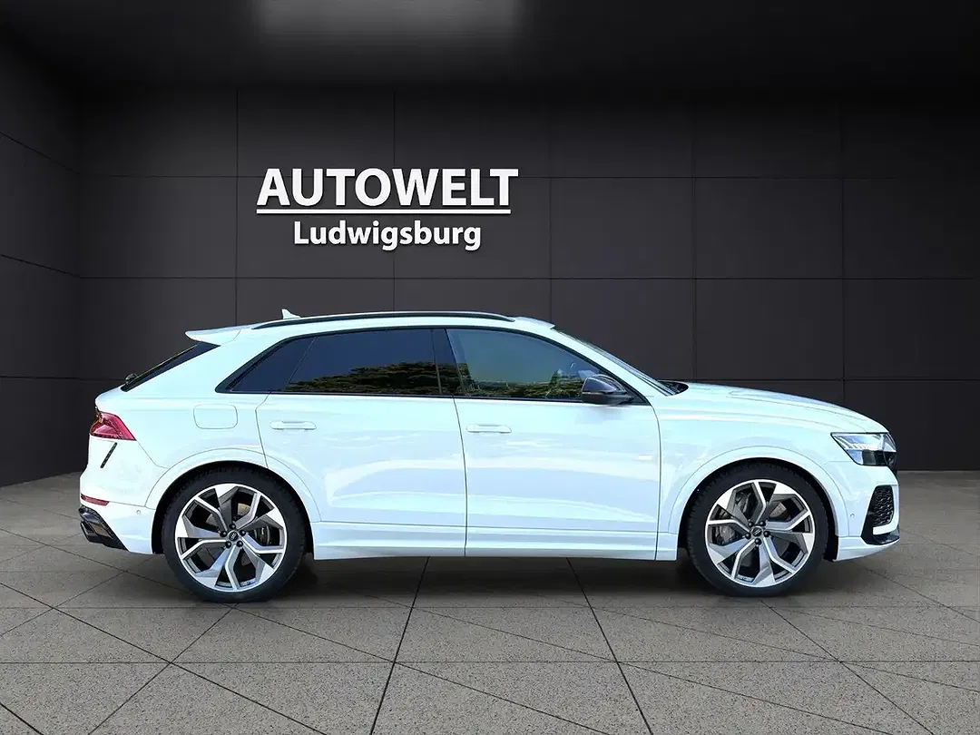 Audi RS Q8 - Thumbnail 4