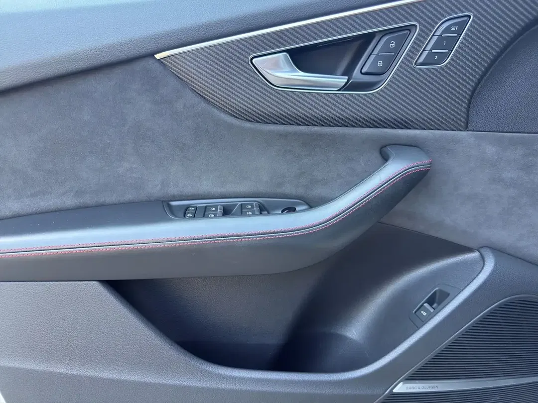 Audi RS Q8 - Thumbnail 9