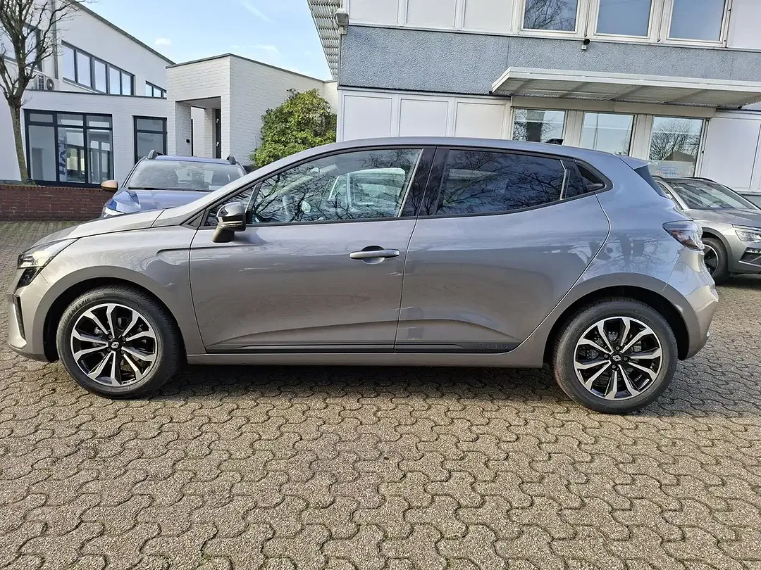 Renault Clio - Thumbnail 3
