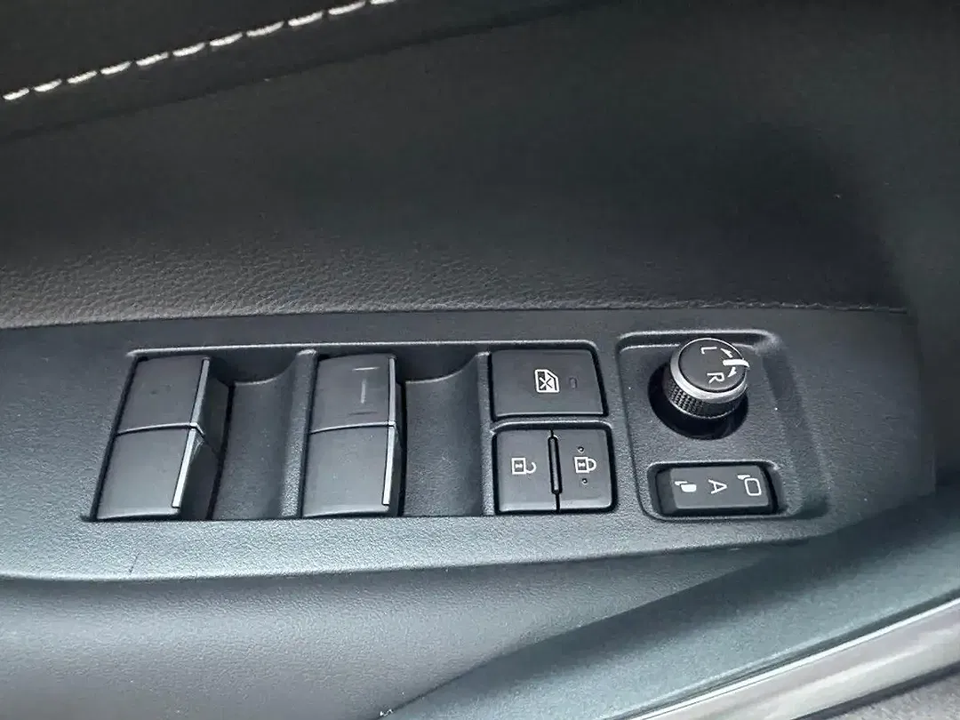 Toyota Corolla - Thumbnail 11