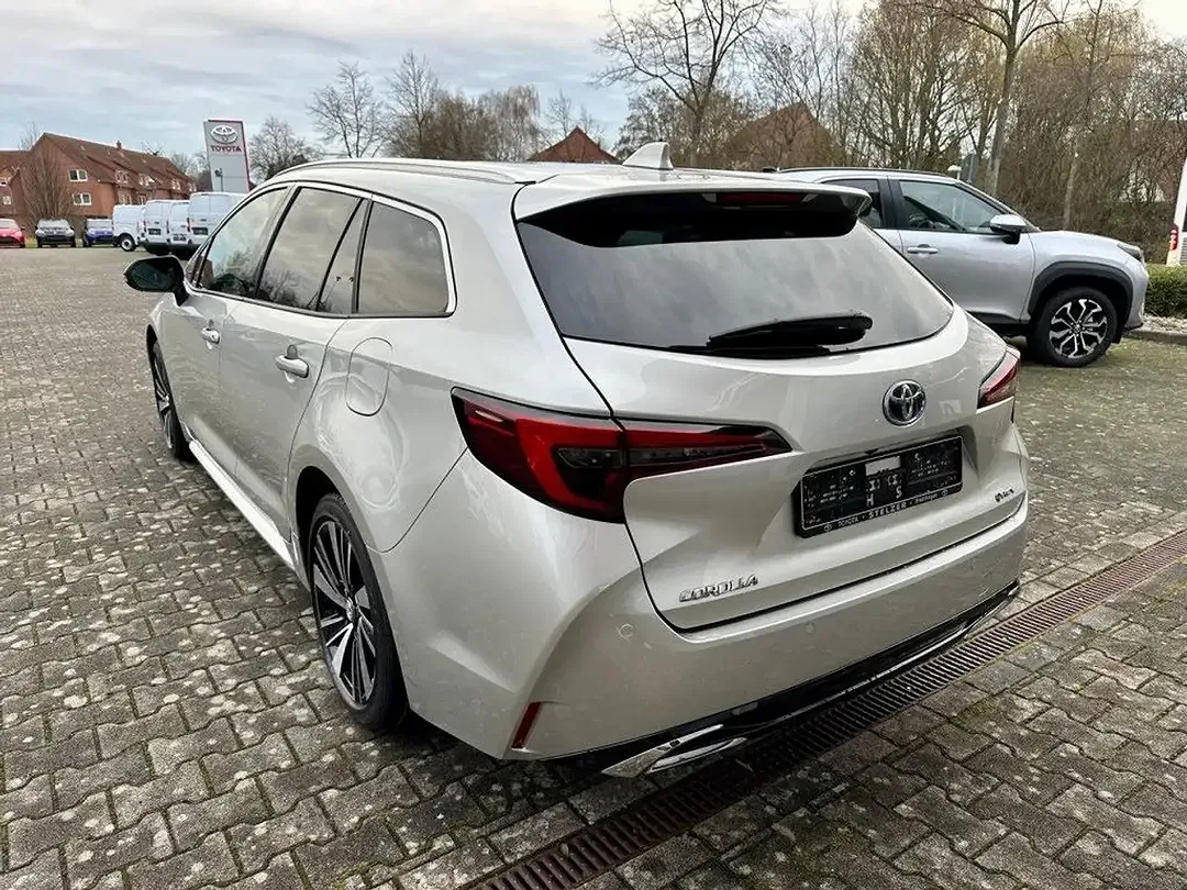 Toyota Corolla - Thumbnail 3