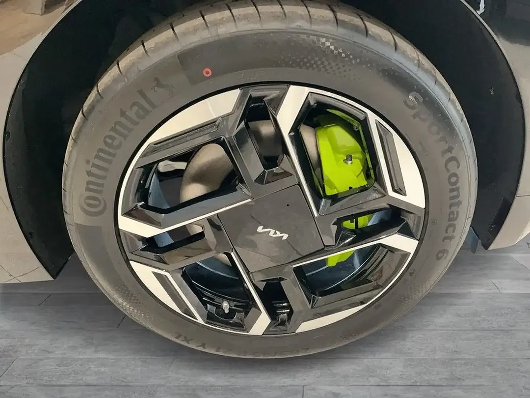 Kia EV9 - Thumbnail 8